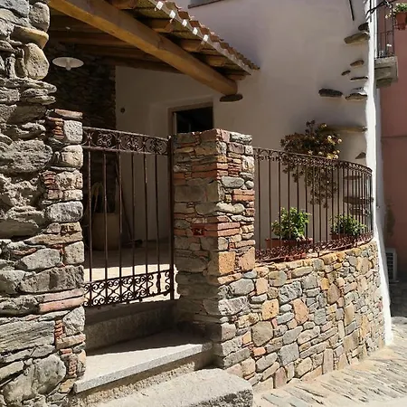 Domu Antiga Casa vacanze *